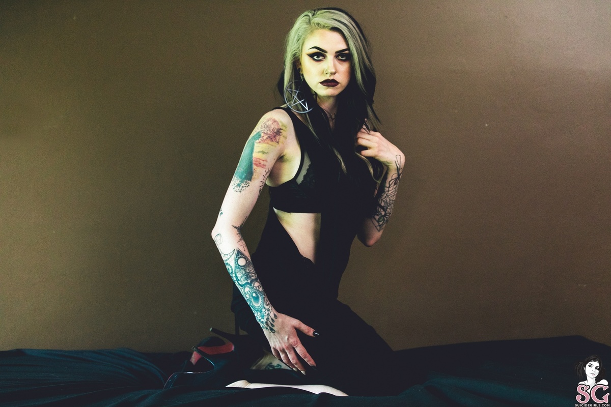 littlemsscareall-paranoir-13.jpg