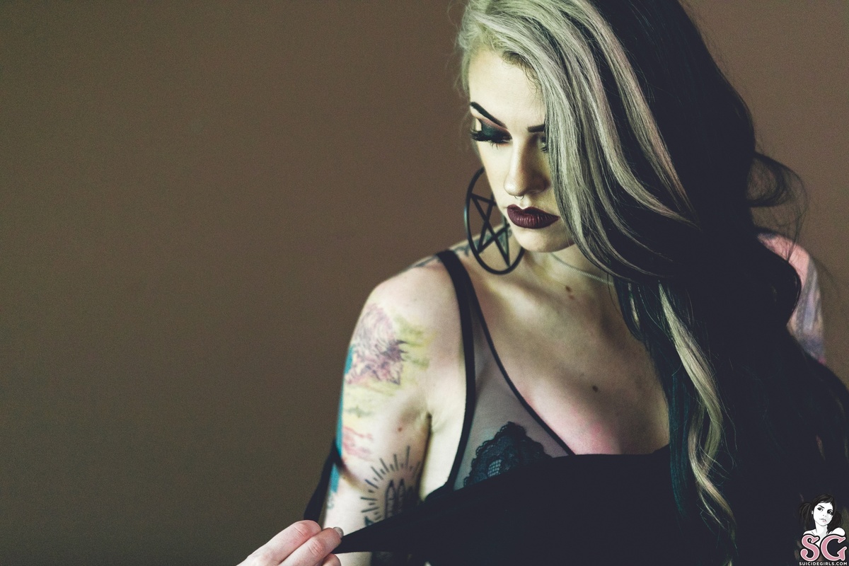 littlemsscareall-paranoir-15.jpg