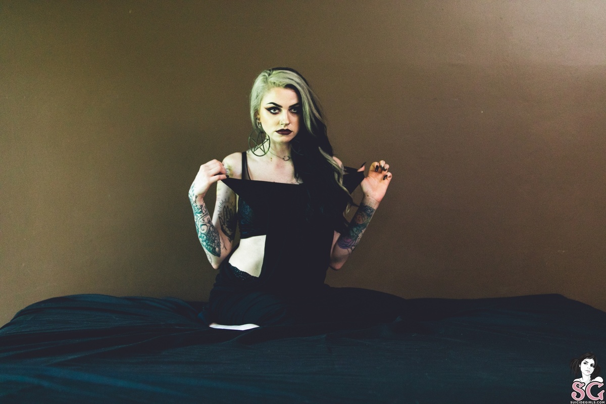 littlemsscareall-paranoir-17.jpg
