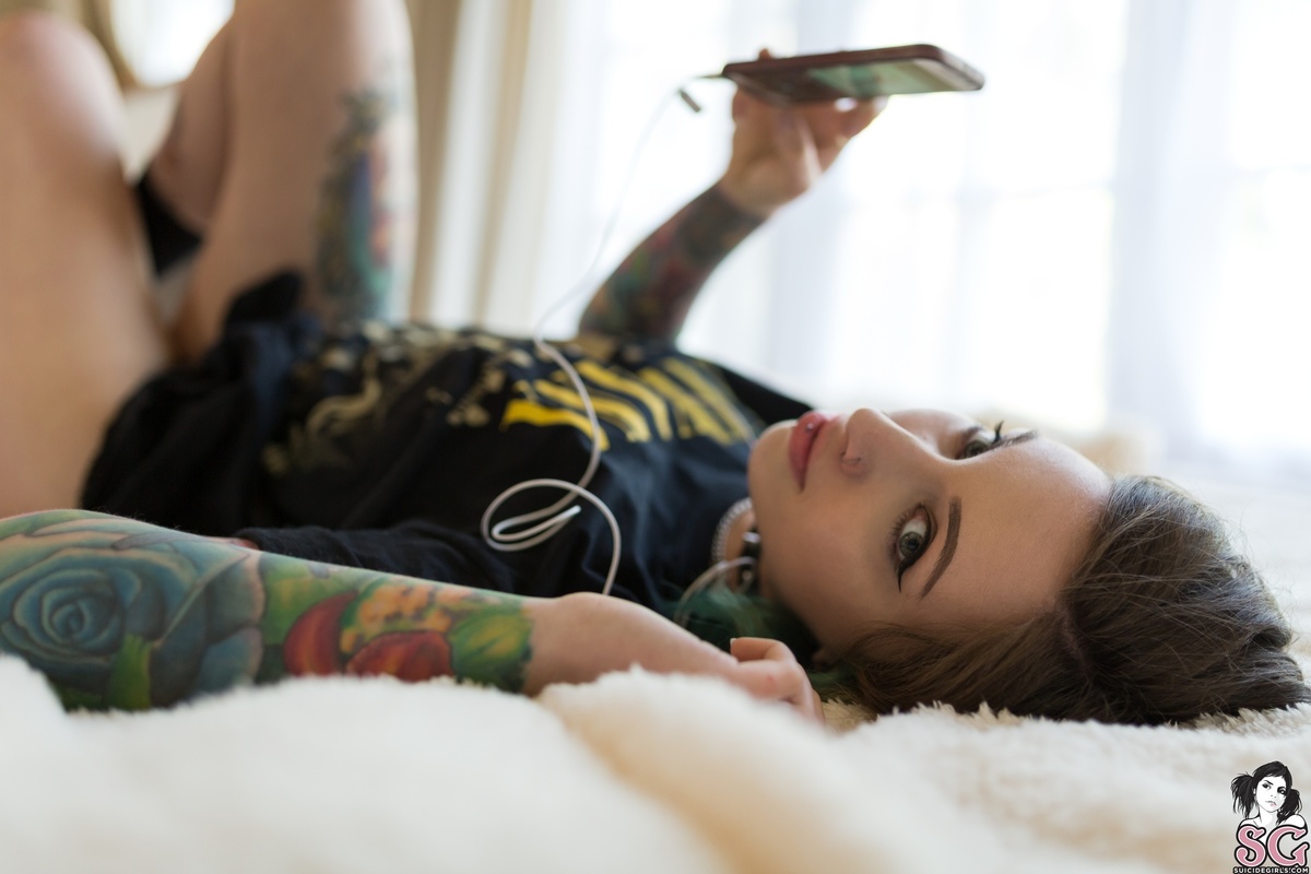 amandaellen-heartshapedbox-03.jpg