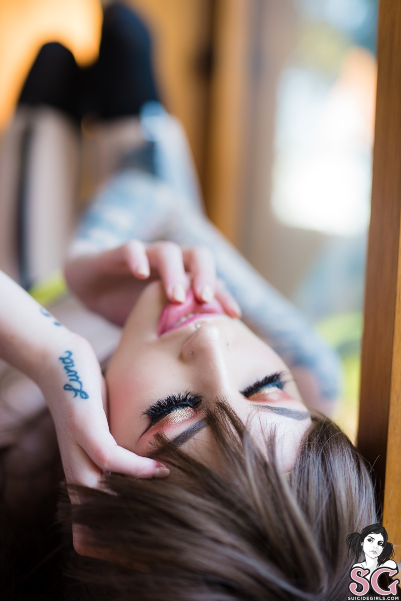 akiramai-lustforlaurie-23.jpg