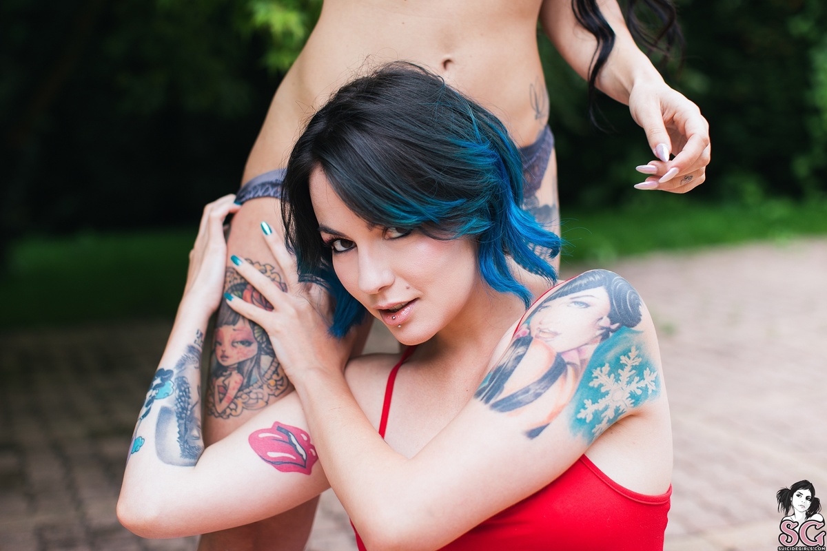 evanesco-girlsjustwanttohavefun-13.jpg