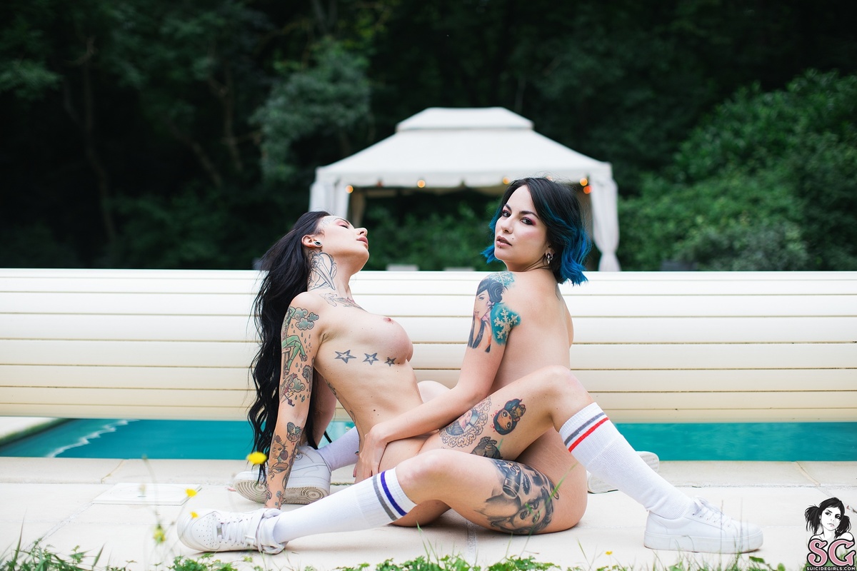 evanesco-girlsjustwanttohavefun-33.jpg