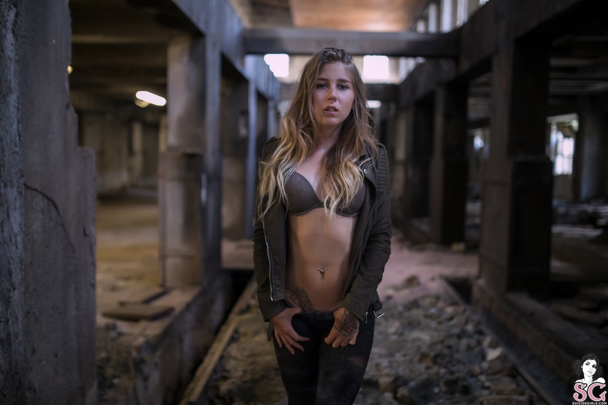 lizzbert-oldfactory-01.jpg