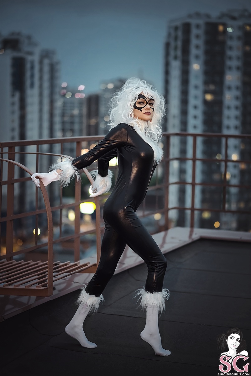 tastyzombie-blackcat-05.jpg