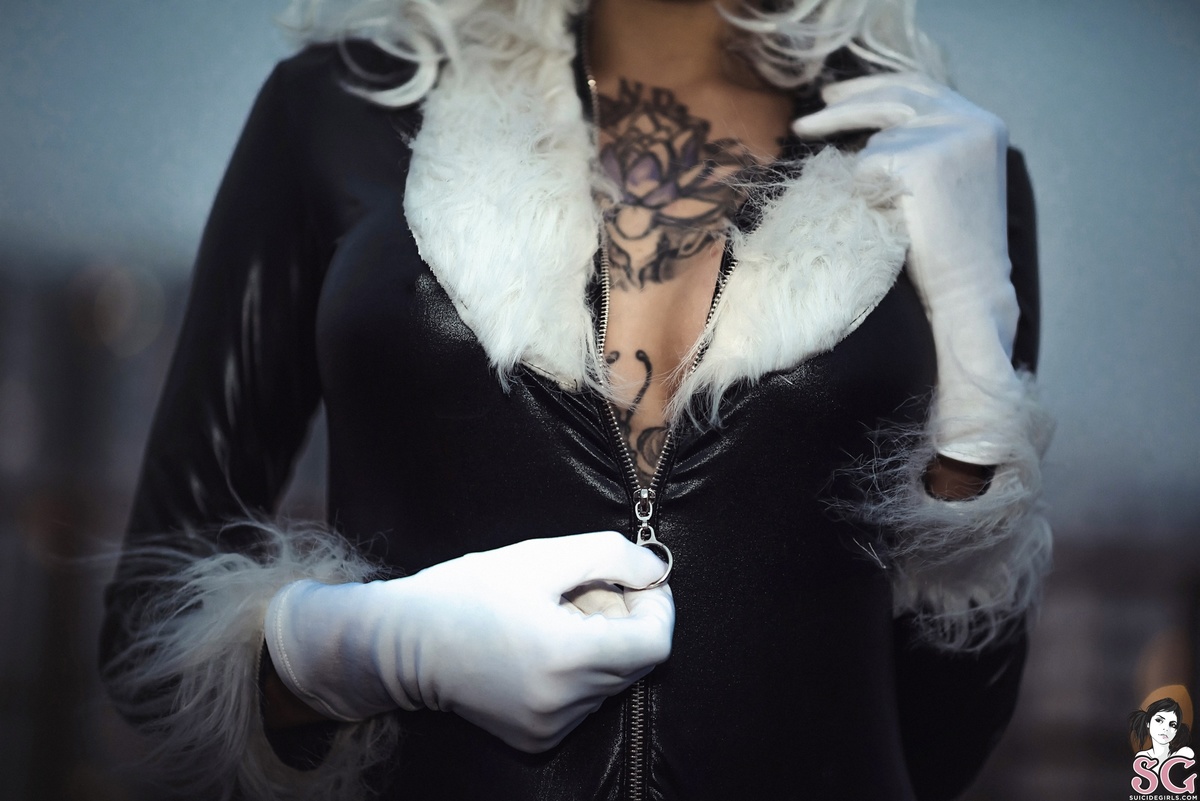 tastyzombie-blackcat-11.jpg