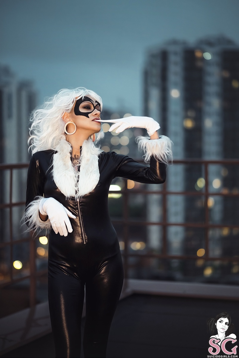 tastyzombie-blackcat-13.jpg