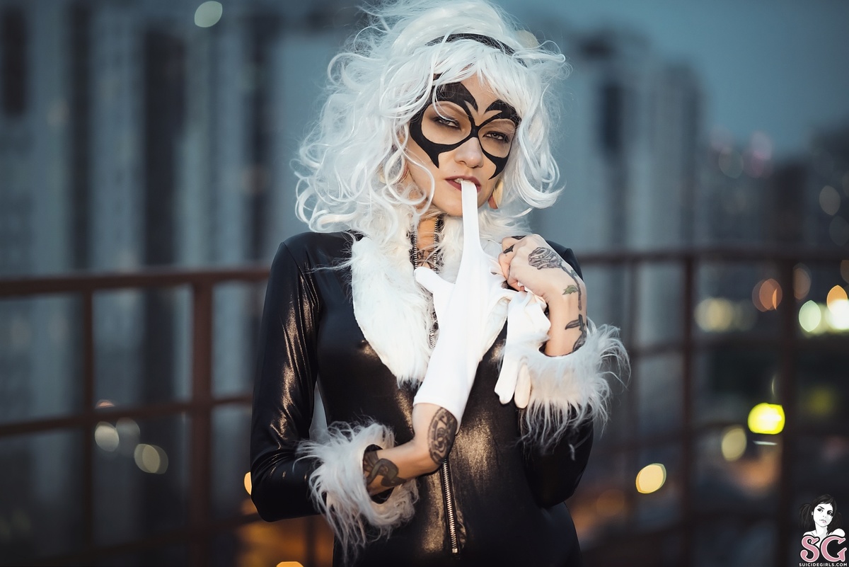 tastyzombie-blackcat-15.jpg