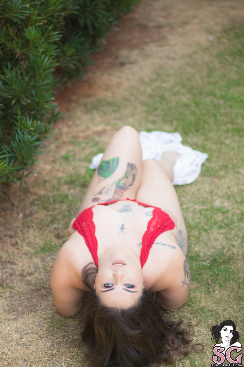babu-goodgirlgonebad-17.jpg