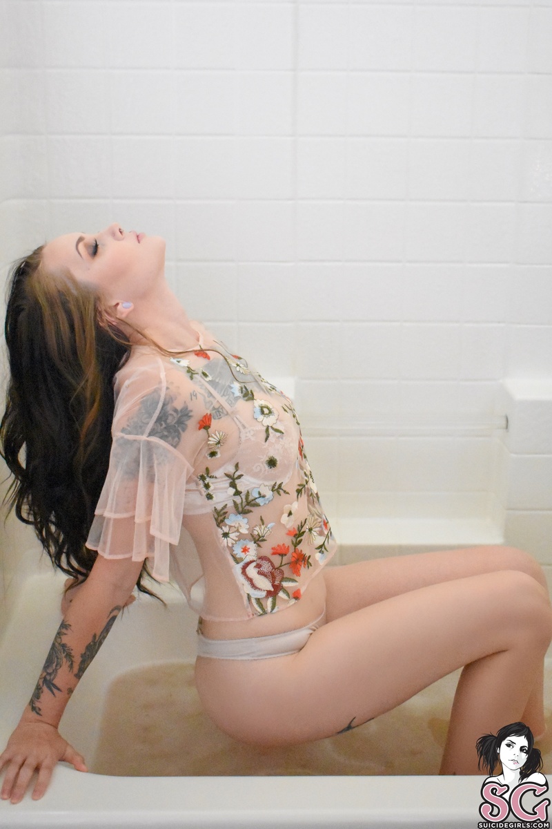 nixy-rosewater-07.jpg