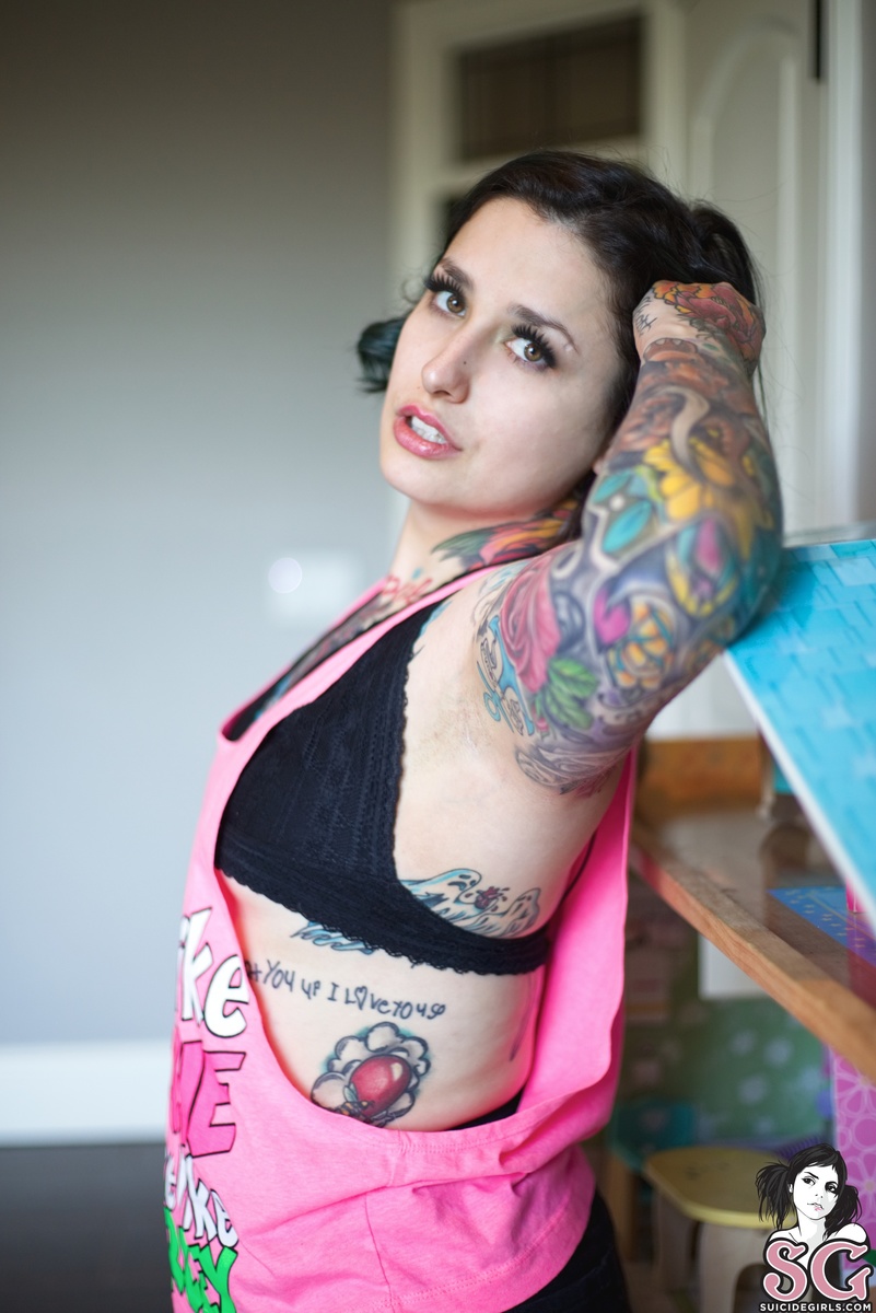 jessacat-lookslikebarbiesmokelikemarley-01.jpg