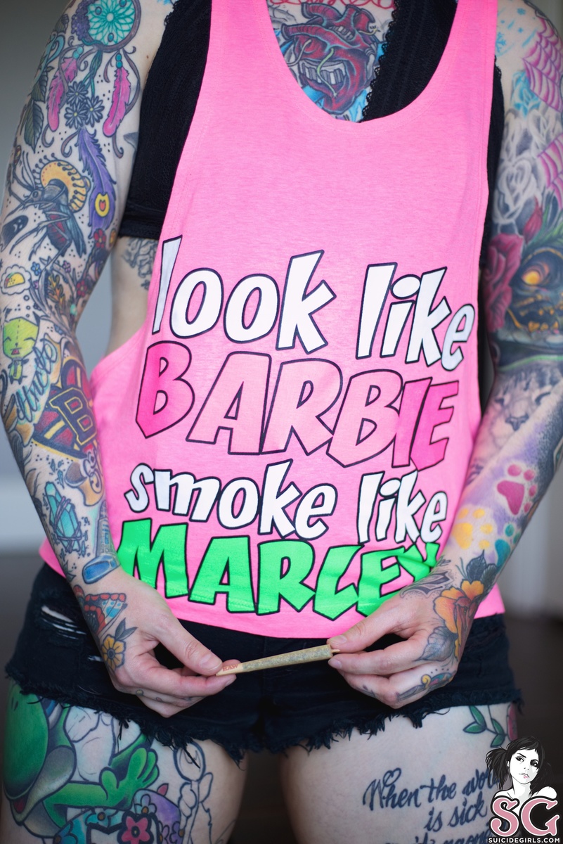 jessacat-lookslikebarbiesmokelikemarley-11.jpg