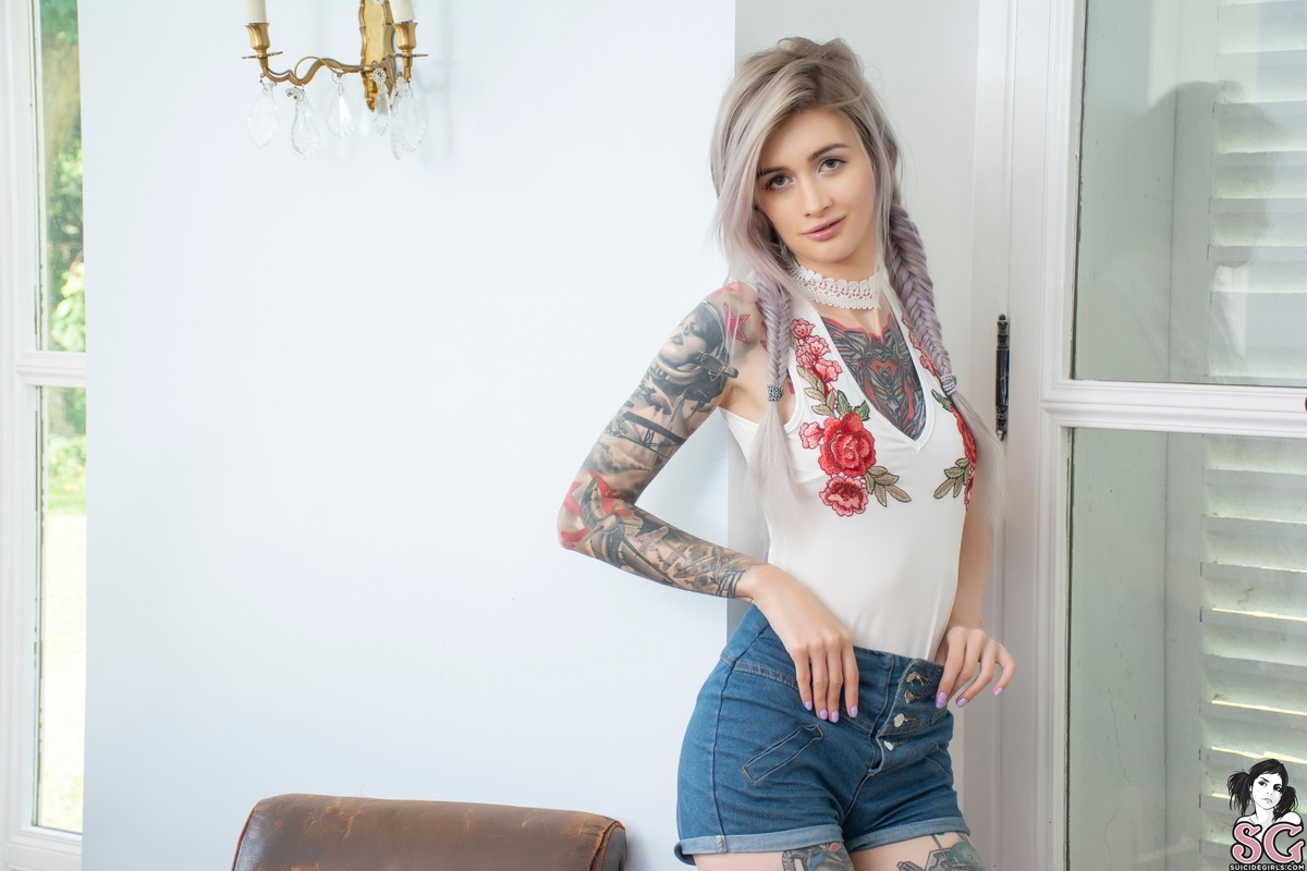 avrora-allyouneed-09.jpg
