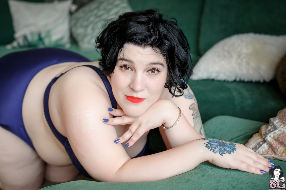loryzeitgeist-pinupinstpete-11.jpg