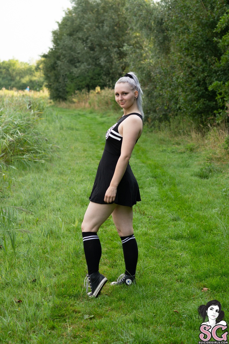 queenofhell-letmecheeryouup-01.jpg