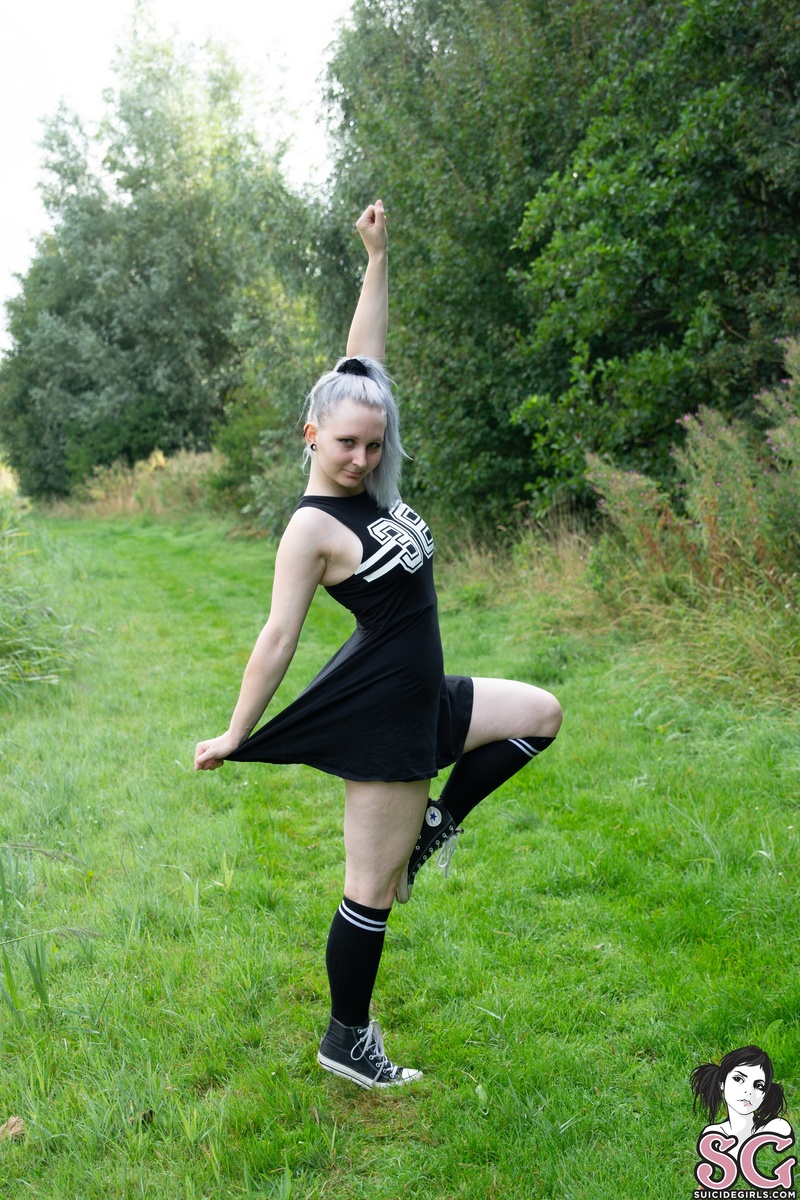 queenofhell-letmecheeryouup-09.jpg