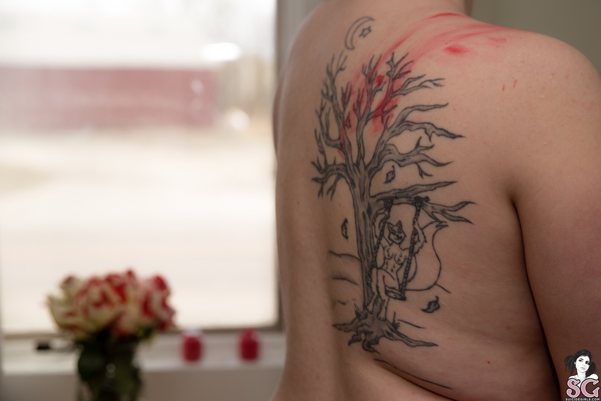 shade26-paintingtherosesred-27.jpg