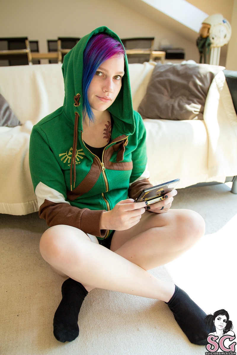 irapond-gameonclothesoff-01.jpg