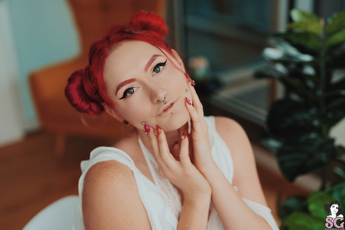 lotticia-youremyonlyhope-01.jpg