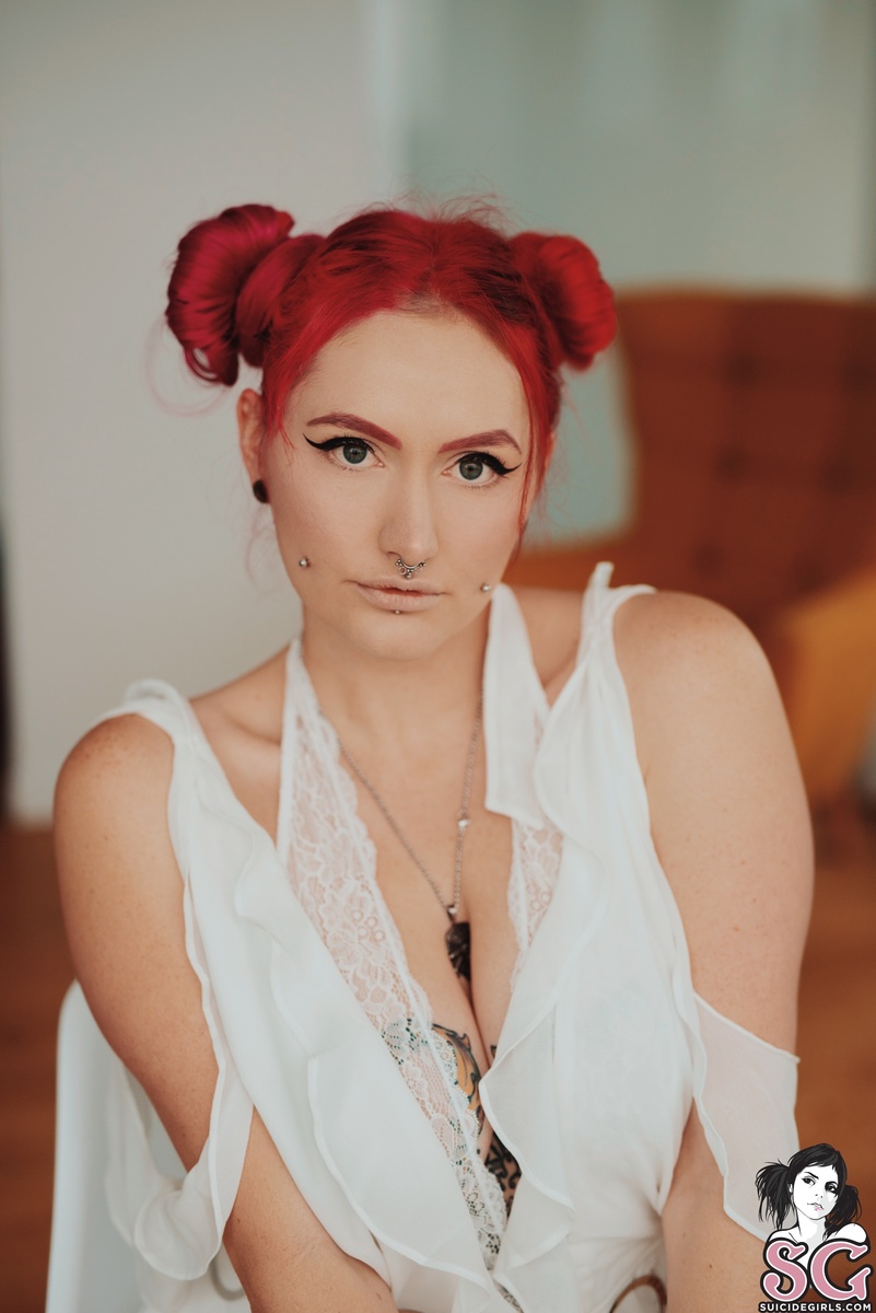 lotticia-youremyonlyhope-03.jpg