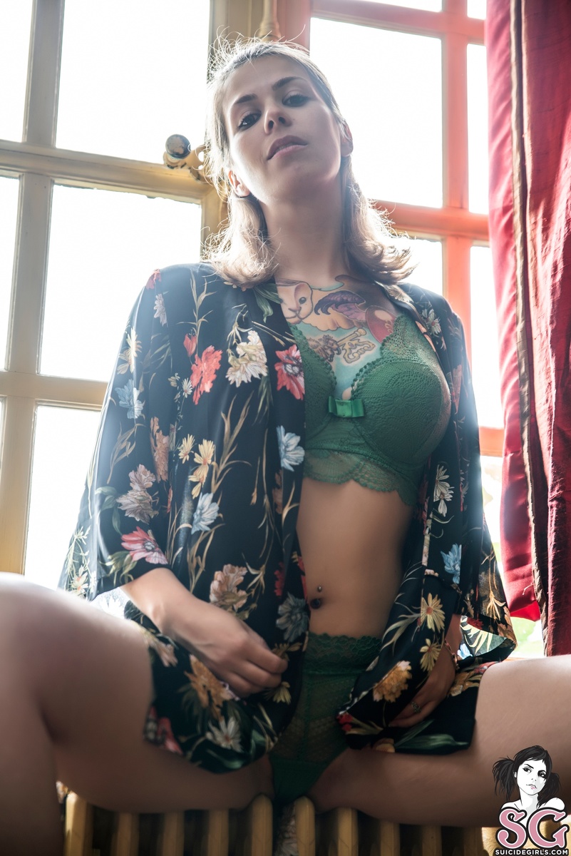 baileyz-greentemptation-03.jpg
