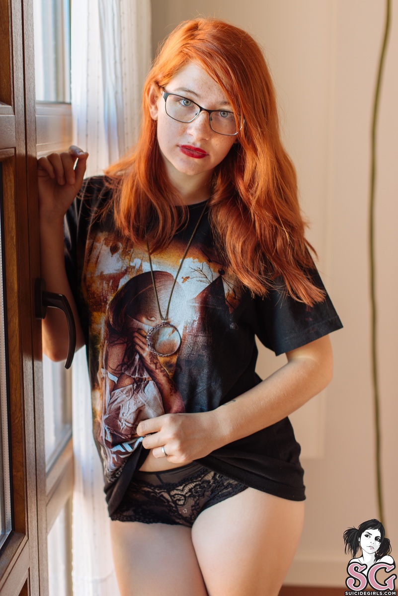 dafiel-redflowers-01.jpg