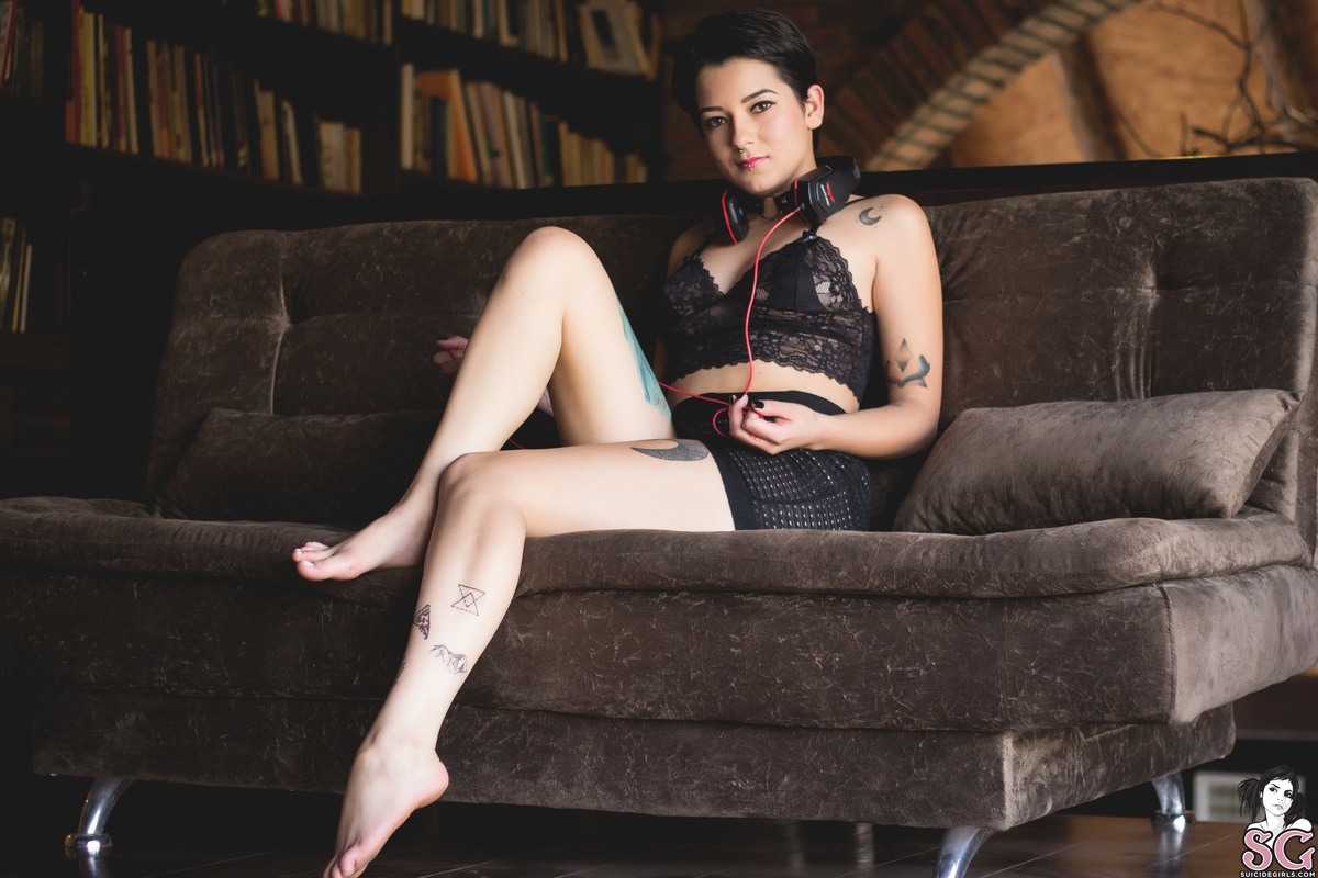 jesz-playwithme-01.jpg
