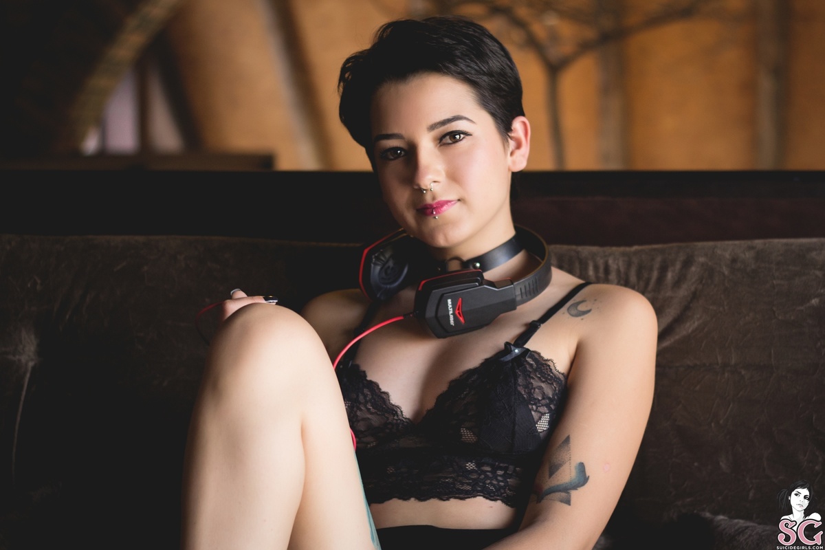 jesz-playwithme-03.jpg
