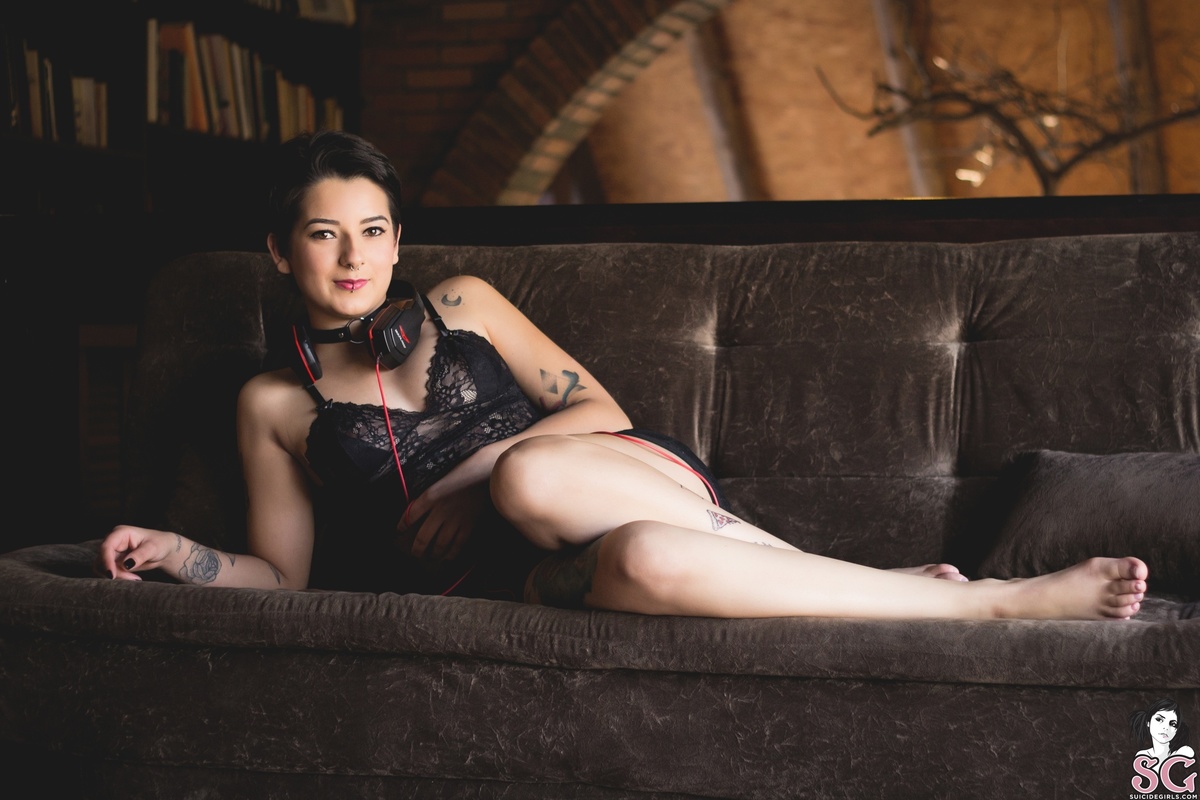 jesz-playwithme-07.jpg