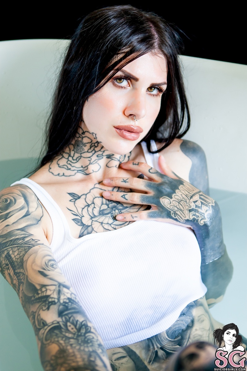 nykki-walkonwater-21.jpg