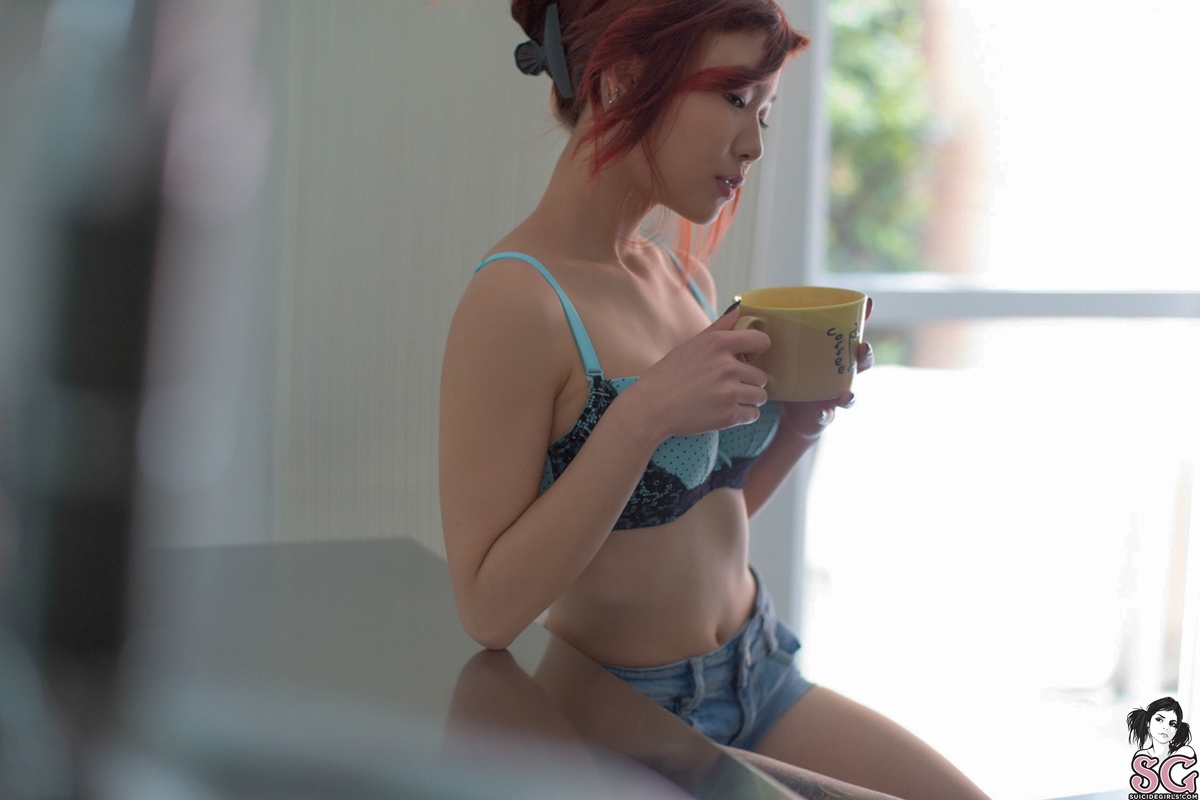 jade-takealookinthemirror-01.jpg