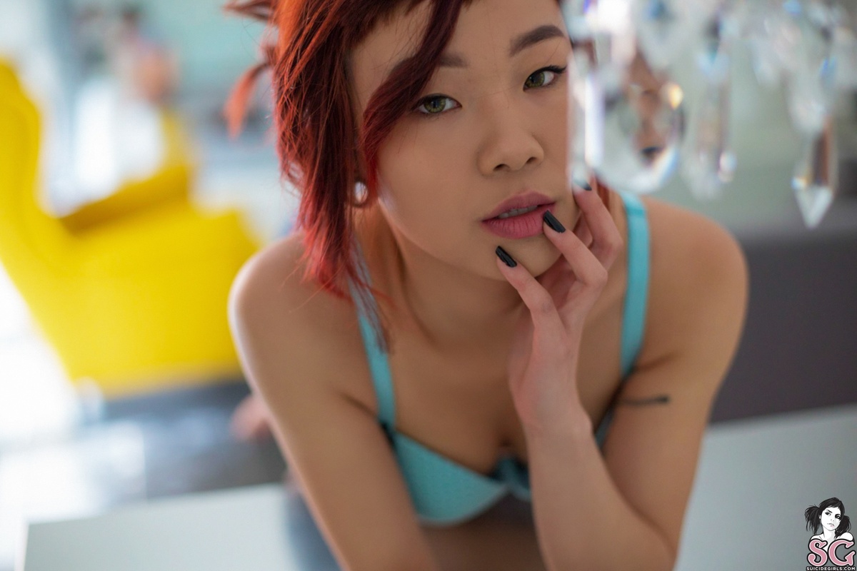 jade-takealookinthemirror-05.jpg