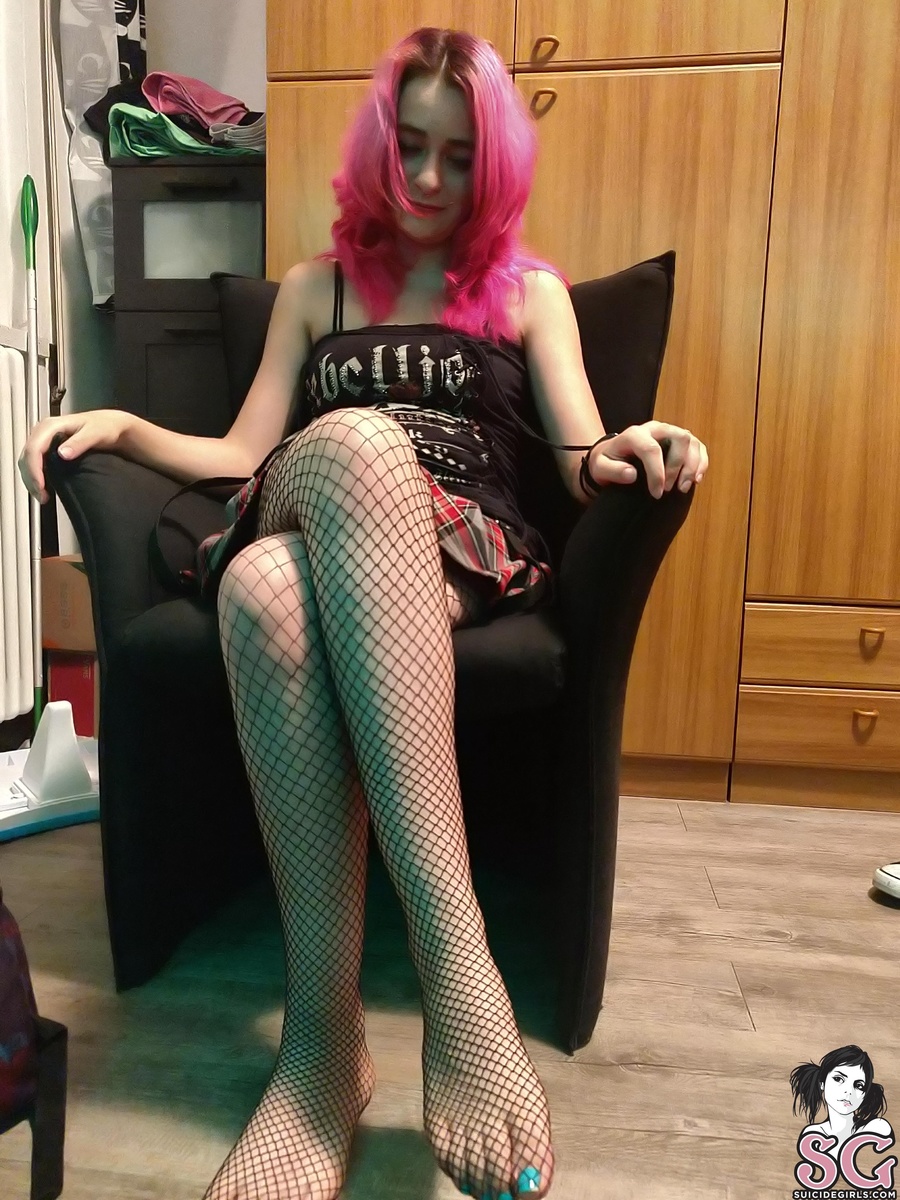 miinimuu-pinkhairedpunkgirl-03.jpg