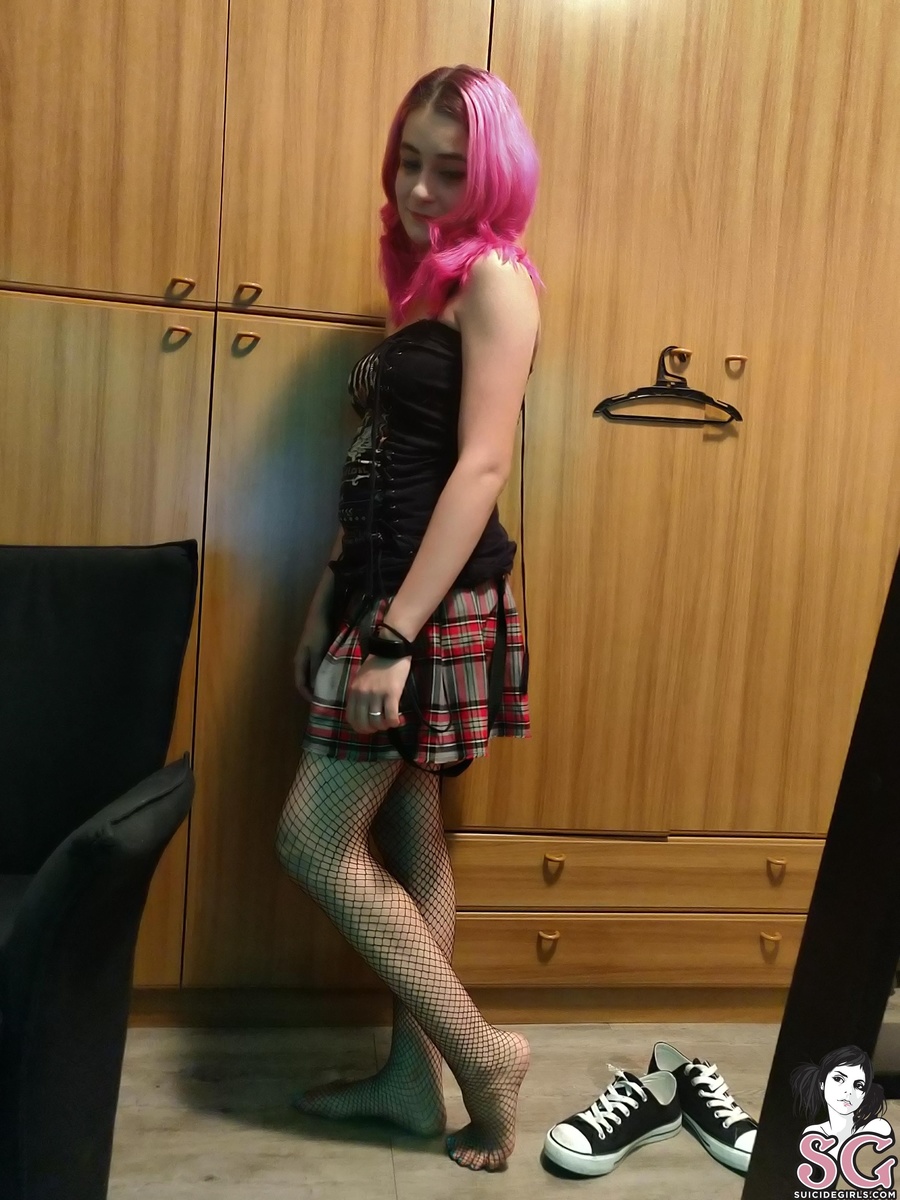 miinimuu-pinkhairedpunkgirl-09.jpg