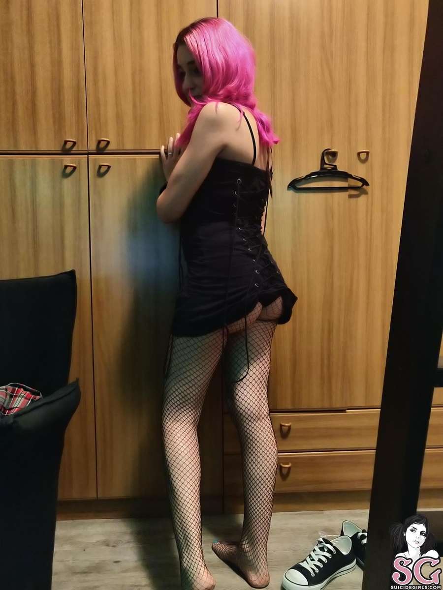 miinimuu-pinkhairedpunkgirl-13.jpg