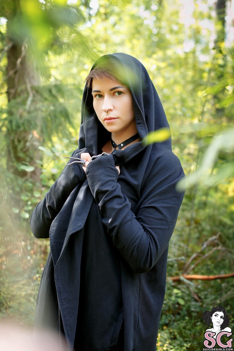 daniellenoire-nakedwitchcraft-01.jpg