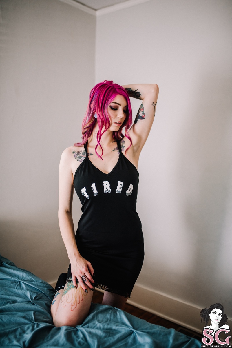 ghostleeb-verytiredgirl-01.jpg