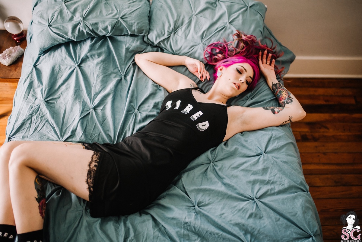 ghostleeb-verytiredgirl-05.jpg