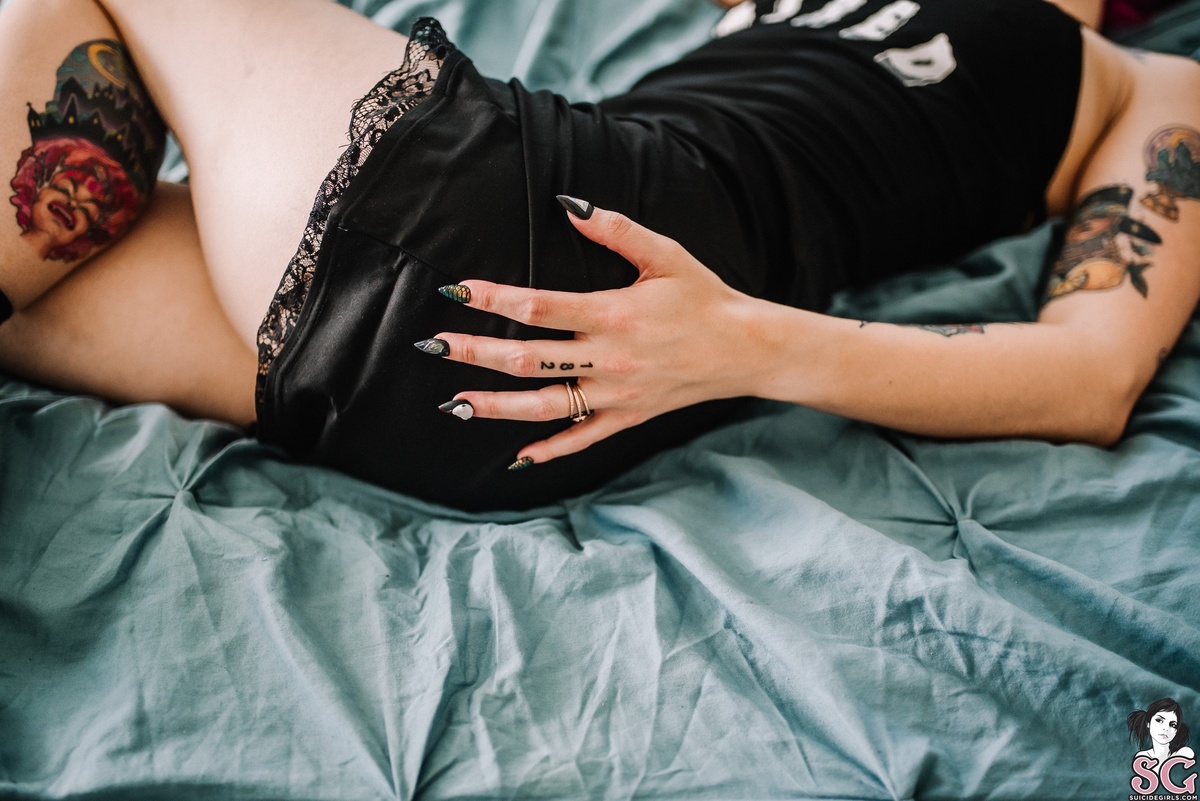 ghostleeb-verytiredgirl-07.jpg