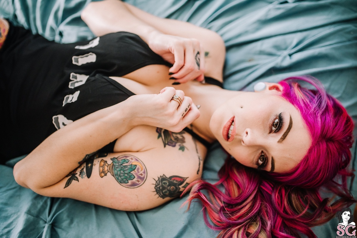 ghostleeb-verytiredgirl-11.jpg