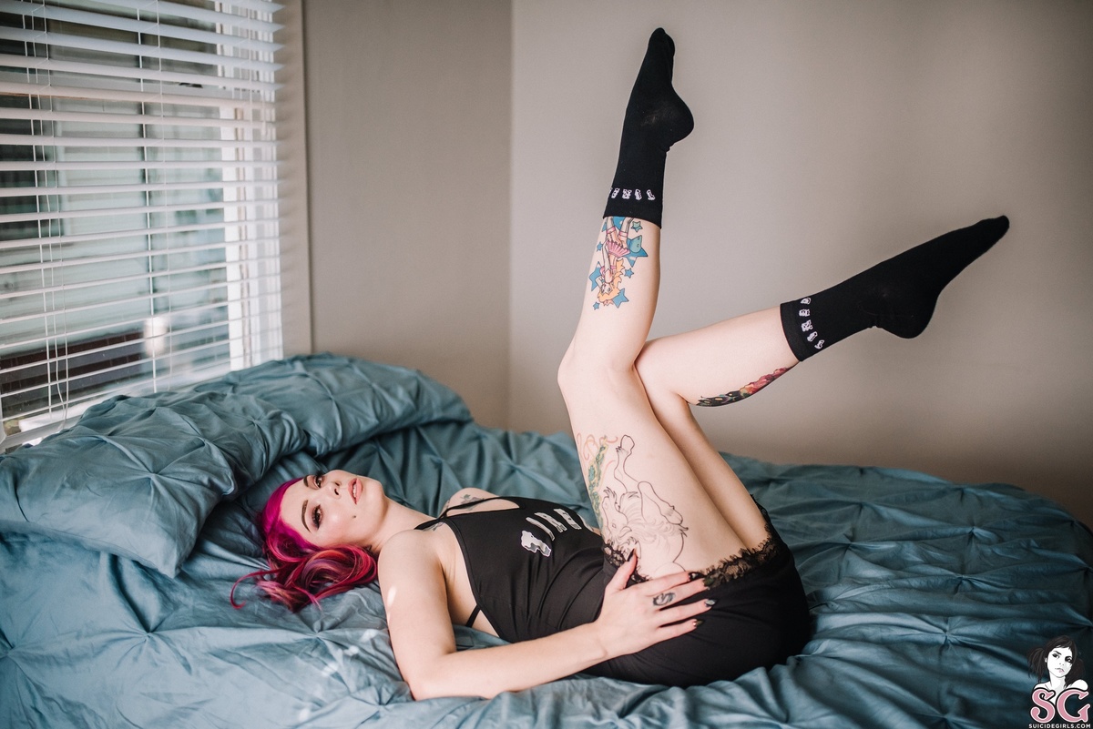 ghostleeb-verytiredgirl-15.jpg