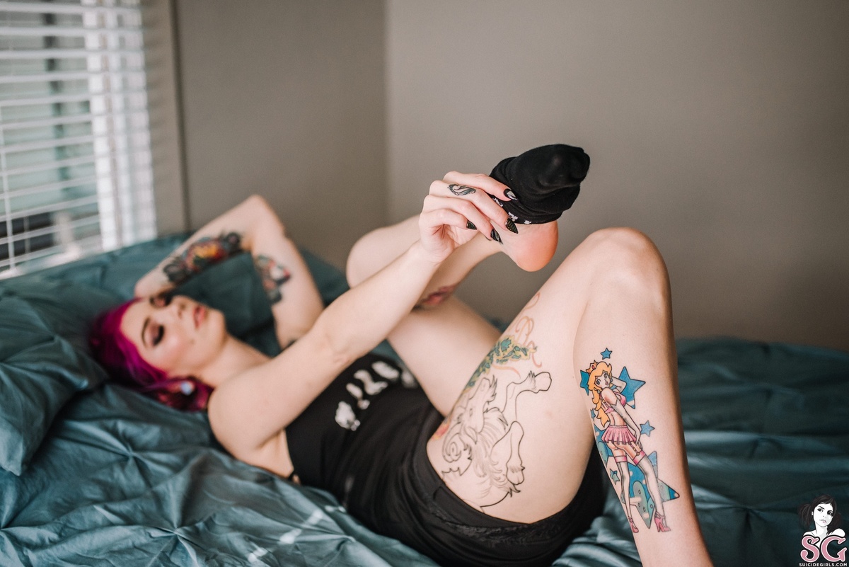 ghostleeb-verytiredgirl-17.jpg