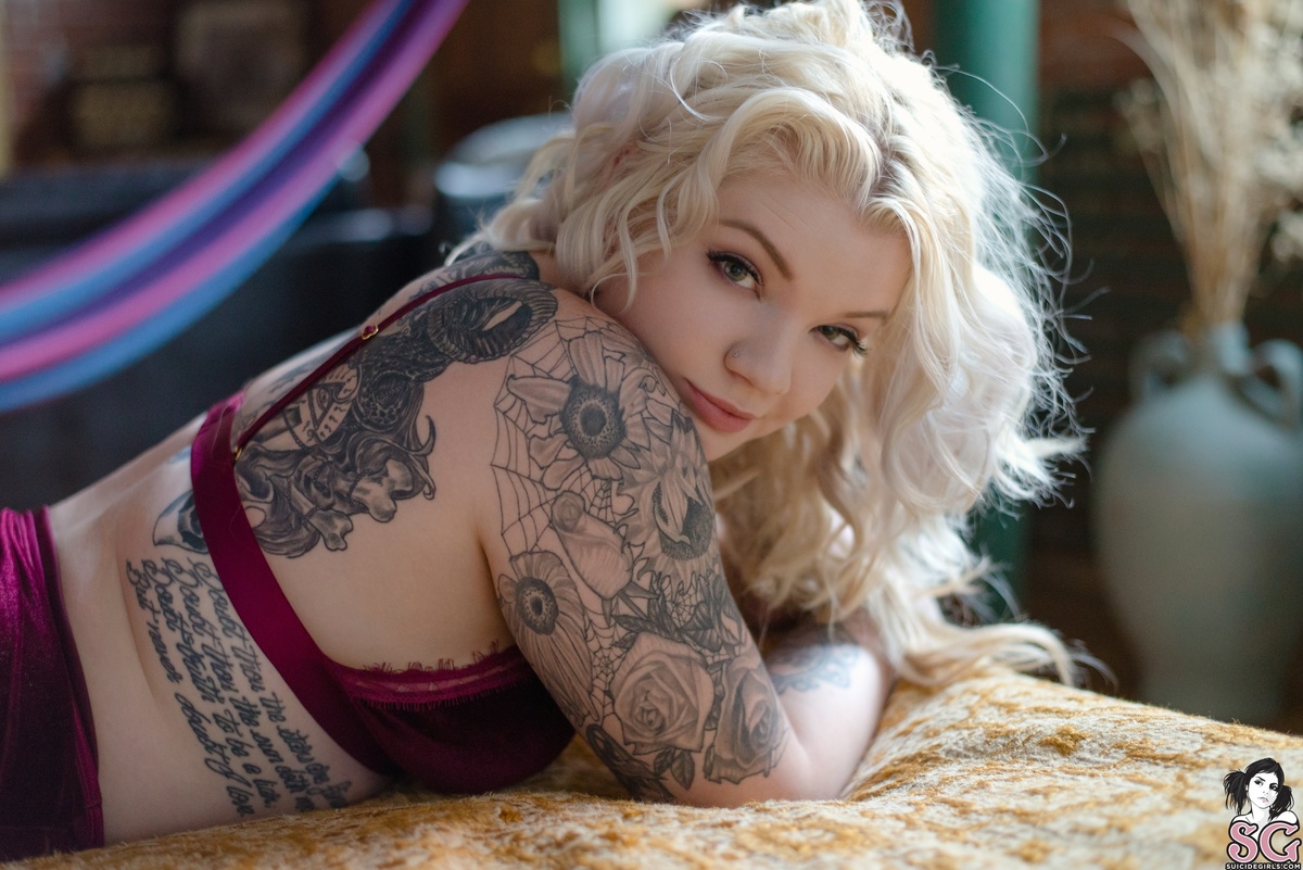 wednesdaywoe-gentlemenpreferblondes-07.jpg