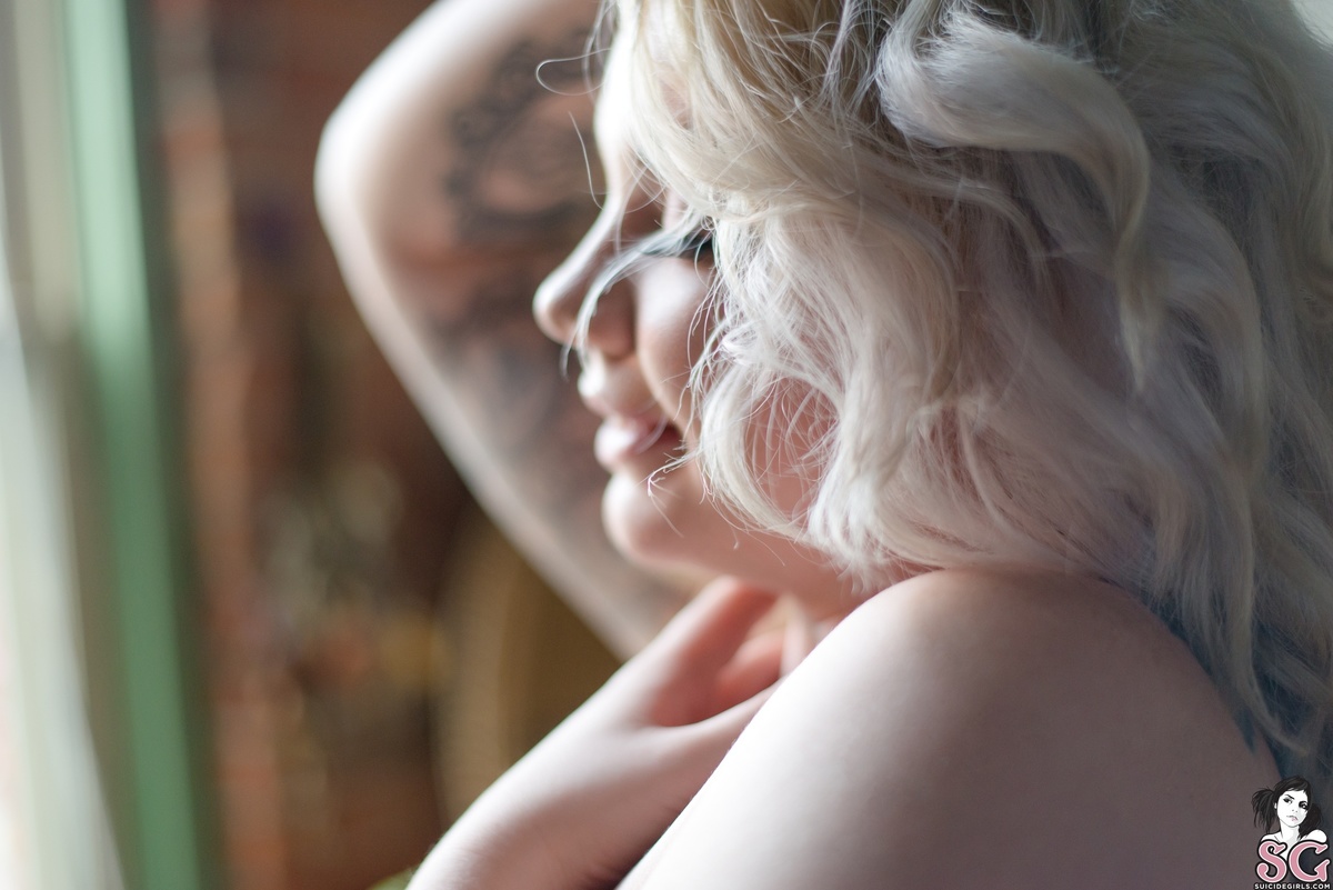 wednesdaywoe-gentlemenpreferblondes-35.jpg