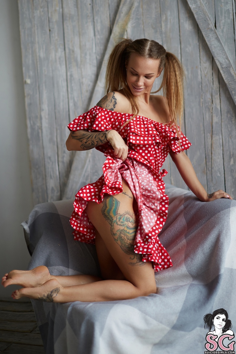 wonka-littlereddress-05.jpg