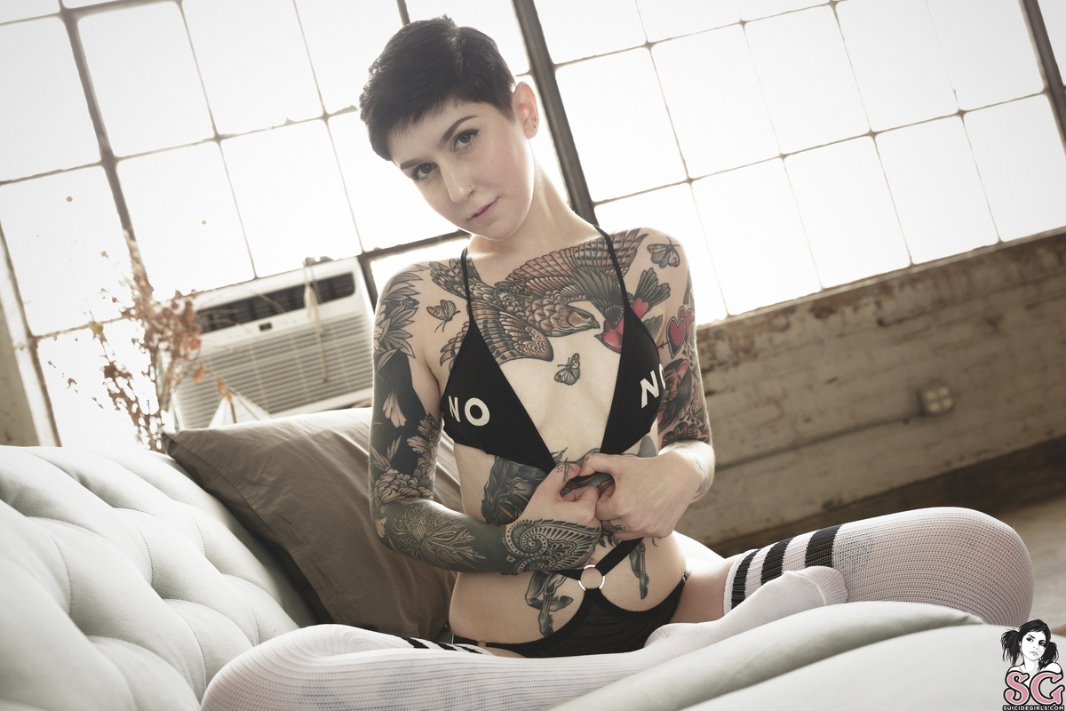 femmepuppy-headvsheart-09.jpg