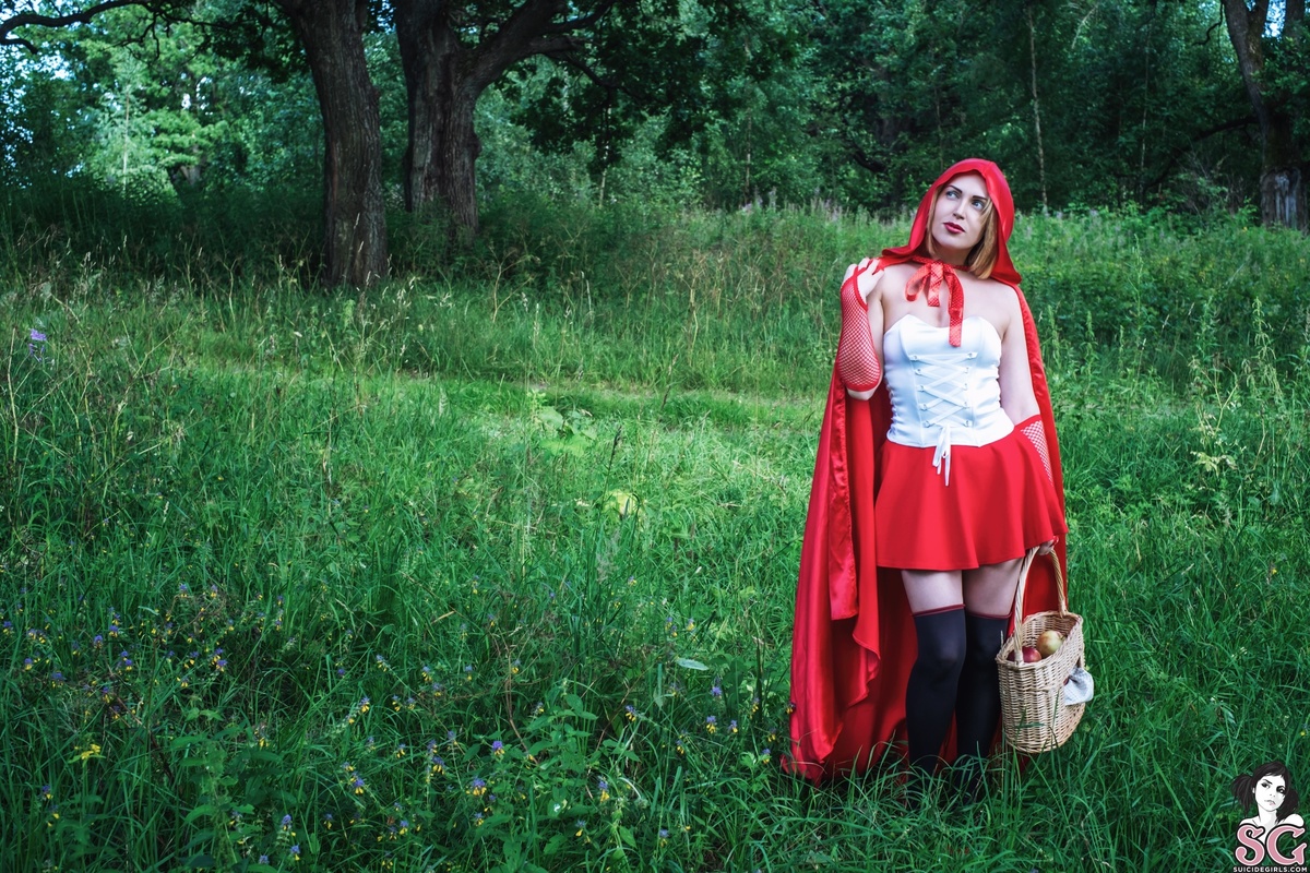 scarletjam-applesforredridinghood-01.jpg