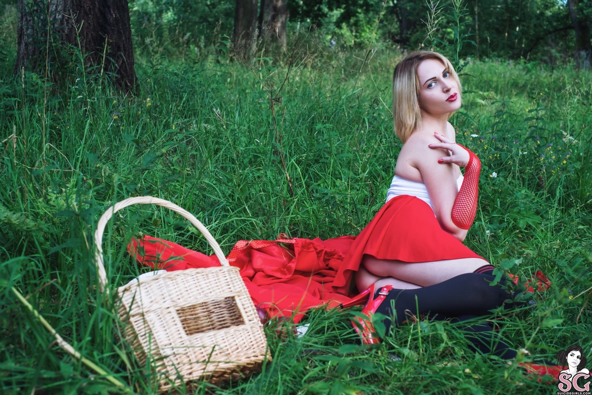scarletjam-applesforredridinghood-07.jpg