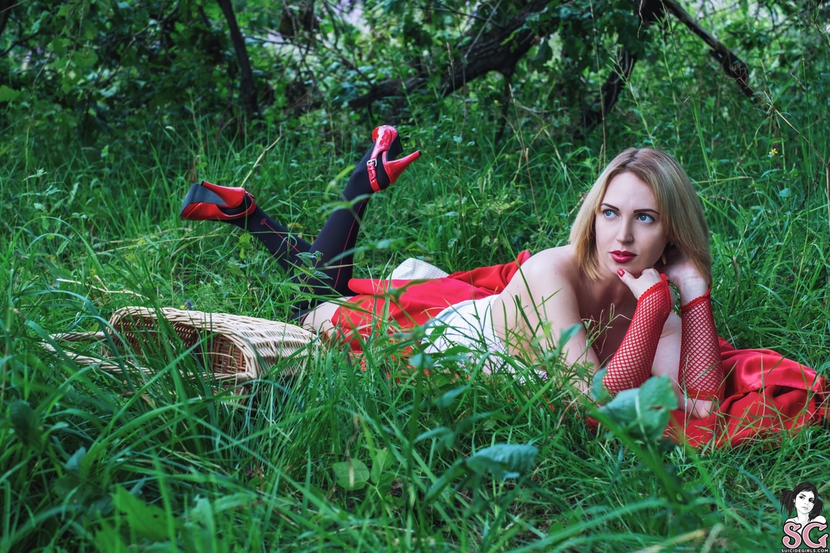 scarletjam-applesforredridinghood-09.jpg