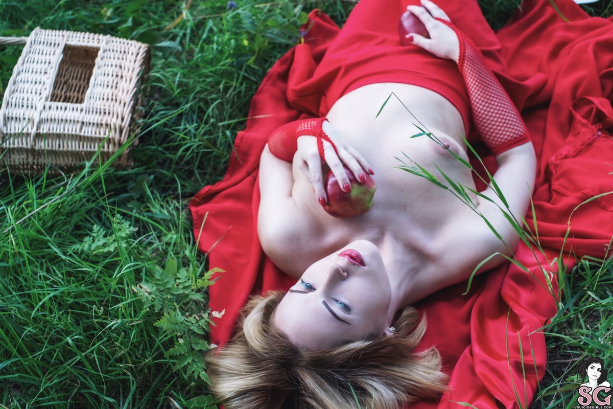 scarletjam-applesforredridinghood-13.jpg